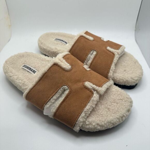 CUSHIONAIRE Women's Cuddle Fur Faux Shearling lined slide sandal +Memory Foam 8. - Picture 1 of 7